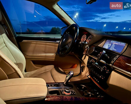 Белый БМВ Х5, объемом двигателя 3 л и пробегом 244 тыс. км за 11700 $, фото 21 на Automoto.ua