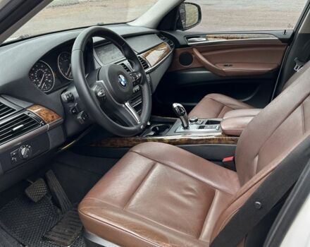 Белый БМВ Х5, объемом двигателя 3 л и пробегом 202 тыс. км за 13100 $, фото 6 на Automoto.ua