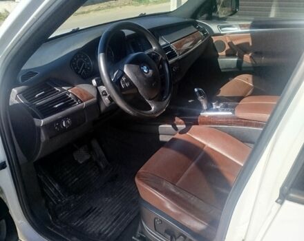 Белый БМВ Х5, объемом двигателя 3 л и пробегом 205 тыс. км за 11300 $, фото 9 на Automoto.ua
