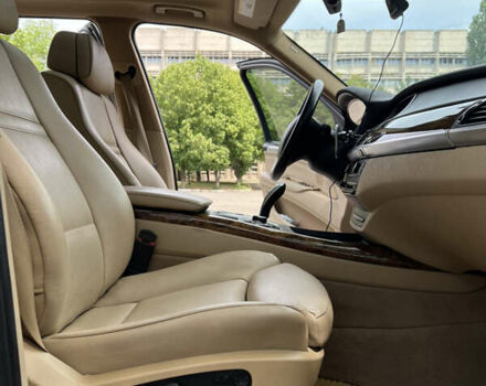 Белый БМВ Х5, объемом двигателя 3 л и пробегом 235 тыс. км за 17500 $, фото 12 на Automoto.ua