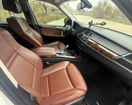 Белый БМВ Х5, объемом двигателя 3 л и пробегом 223 тыс. км за 11500 $, фото 5 на Automoto.ua