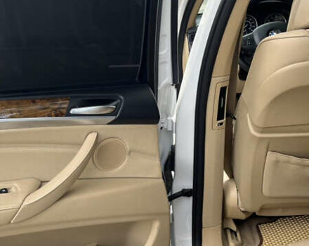 Белый БМВ Х5, объемом двигателя 3 л и пробегом 235 тыс. км за 17500 $, фото 24 на Automoto.ua