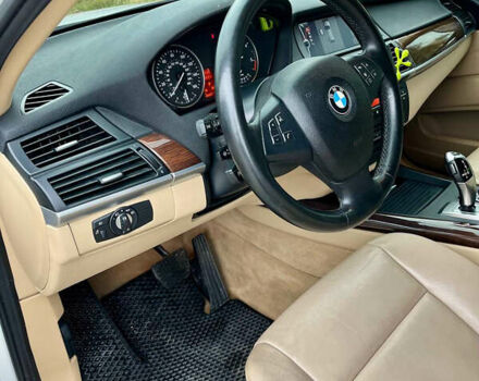 Белый БМВ Х5, объемом двигателя 2.99 л и пробегом 307 тыс. км за 15900 $, фото 13 на Automoto.ua