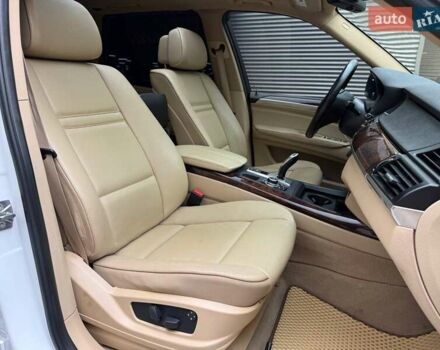 БМВ Х5 2011 в Киеве на Automoto.ua Белый БМВ Х5, объемом двигателя 2.98 л и пробегом 265 тыс. км за 15990 $, фото 13 на Automoto.ua