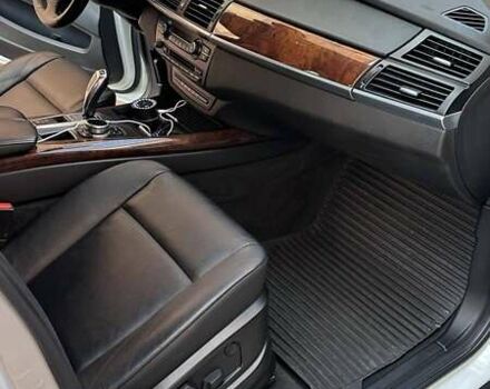 Белый БМВ Х5, объемом двигателя 2.98 л и пробегом 157 тыс. км за 13900 $, фото 1 на Automoto.ua