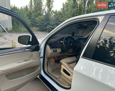 Белый БМВ Х5, объемом двигателя 2.99 л и пробегом 270 тыс. км за 18200 $, фото 9 на Automoto.ua