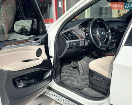 БМВ Х5 2011 в Тернополе на Automoto.ua Белый БМВ Х5, объемом двигателя 2.99 л и пробегом 252 тыс. км за 18200 $, фото 3 на Automoto.ua