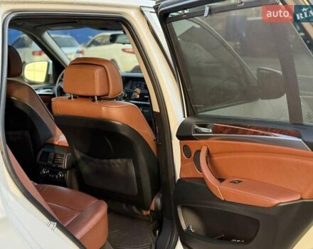 Белый БМВ Х5, объемом двигателя 3 л и пробегом 155 тыс. км за 19440 $, фото 18 на Automoto.ua