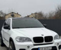 Белый БМВ Х5, объемом двигателя 3 л и пробегом 318 тыс. км за 15000 $, фото 1 на Automoto.ua
