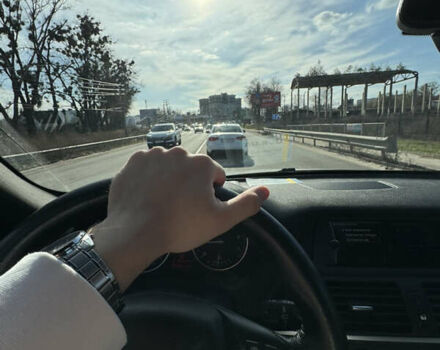 Белый БМВ Х5, объемом двигателя 4.4 л и пробегом 370 тыс. км за 15000 $, фото 3 на Automoto.ua