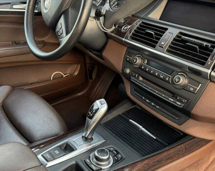 Білий БМВ Х5, об'ємом двигуна 3 л та пробігом 200 тис. км за 18500 $, фото 4 на Automoto.ua