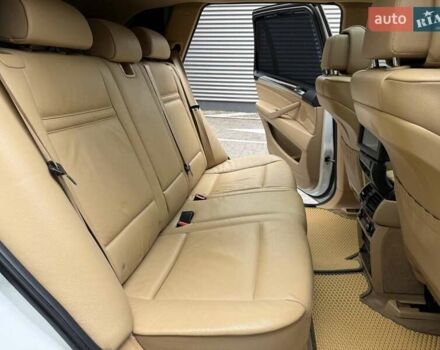 БМВ Х5 2011 в Киеве на Automoto.ua Белый БМВ Х5, объемом двигателя 2.98 л и пробегом 265 тыс. км за 15990 $, фото 12 на Automoto.ua