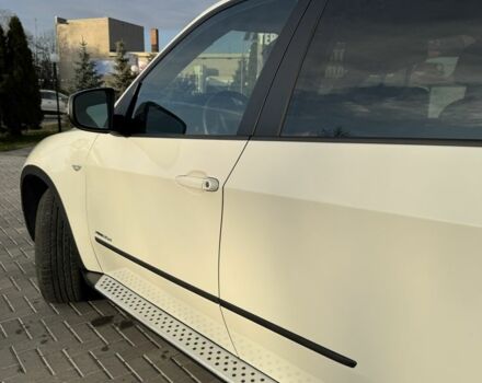 Белый БМВ Х5, объемом двигателя 3 л и пробегом 204 тыс. км за 19500 $, фото 2 на Automoto.ua