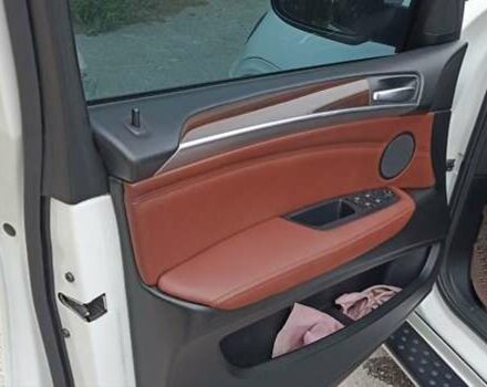 Белый БМВ Х5, объемом двигателя 3.5 л и пробегом 280 тыс. км за 15500 $, фото 2 на Automoto.ua