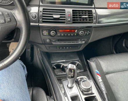 Белый БМВ Х5, объемом двигателя 2.98 л и пробегом 226 тыс. км за 14000 $, фото 14 на Automoto.ua