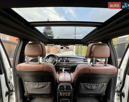 Белый БМВ Х5, объемом двигателя 3 л и пробегом 214 тыс. км за 18500 $, фото 56 на Automoto.ua