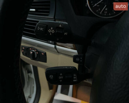 Белый БМВ Х5, объемом двигателя 3 л и пробегом 325 тыс. км за 13700 $, фото 15 на Automoto.ua