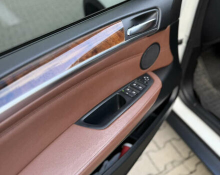 Білий БМВ Х5, об'ємом двигуна 2.99 л та пробігом 259 тис. км за 16000 $, фото 28 на Automoto.ua