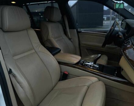 Белый БМВ Х5, объемом двигателя 3 л и пробегом 325 тыс. км за 13700 $, фото 22 на Automoto.ua