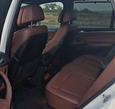БМВ Х5 2012 в Днепре (Днепропетровске) на Automoto.ua Белый БМВ Х5, объемом двигателя 4.39 л и пробегом 270 тыс. км за 17000 $, фото 4 на Automoto.ua