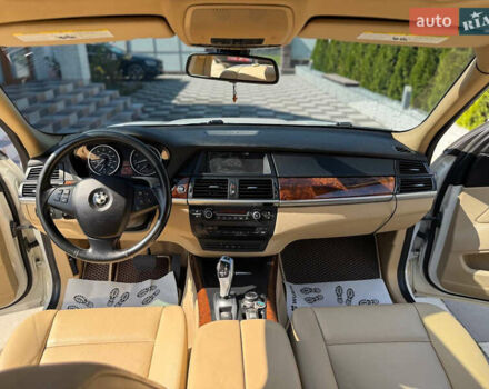 Белый БМВ Х5, объемом двигателя 3 л и пробегом 231 тыс. км за 11999 $, фото 30 на Automoto.ua