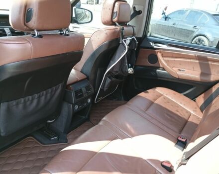 Белый БМВ Х5, объемом двигателя 3 л и пробегом 215 тыс. км за 12800 $, фото 5 на Automoto.ua