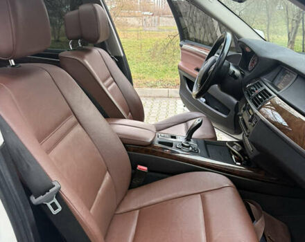 Белый БМВ Х5, объемом двигателя 2.99 л и пробегом 259 тыс. км за 16400 $, фото 20 на Automoto.ua