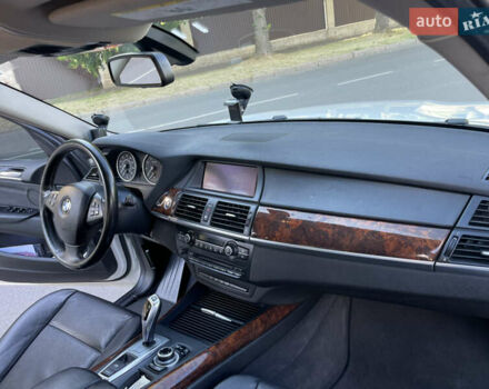 Белый БМВ Х5, объемом двигателя 3 л и пробегом 145 тыс. км за 19000 $, фото 24 на Automoto.ua