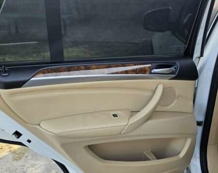 Белый БМВ Х5, объемом двигателя 3 л и пробегом 347 тыс. км за 17000 $, фото 15 на Automoto.ua