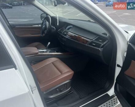 Белый БМВ Х5, объемом двигателя 3 л и пробегом 189 тыс. км за 21500 $, фото 19 на Automoto.ua