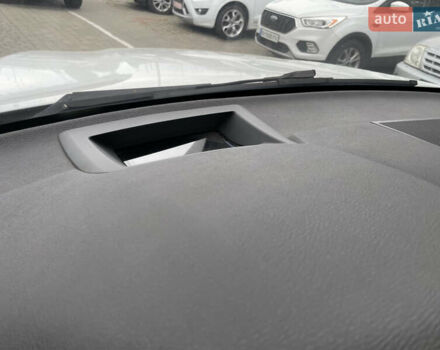 Белый БМВ Х5, объемом двигателя 2.98 л и пробегом 226 тыс. км за 14000 $, фото 17 на Automoto.ua