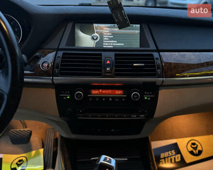 Белый БМВ Х5, объемом двигателя 3 л и пробегом 325 тыс. км за 13700 $, фото 13 на Automoto.ua