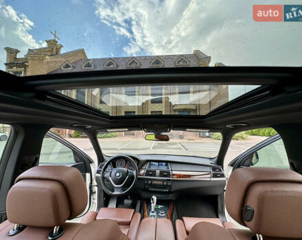 Белый БМВ Х5, объемом двигателя 3 л и пробегом 214 тыс. км за 18499 $, фото 46 на Automoto.ua