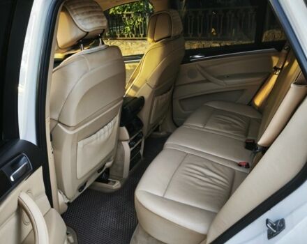 Белый БМВ Х5, объемом двигателя 3 л и пробегом 320 тыс. км за 15000 $, фото 13 на Automoto.ua