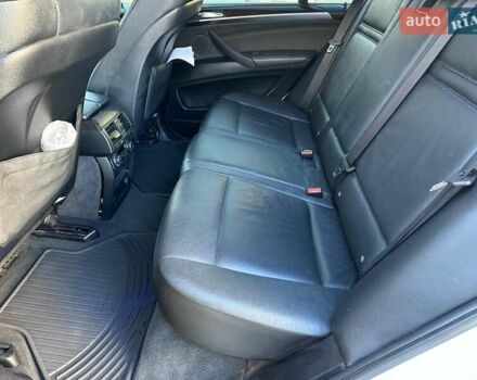 Белый БМВ Х5, объемом двигателя 3 л и пробегом 263 тыс. км за 17490 $, фото 6 на Automoto.ua