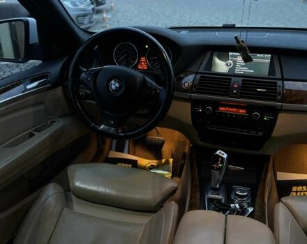 Белый БМВ Х5, объемом двигателя 3 л и пробегом 325 тыс. км за 13700 $, фото 9 на Automoto.ua