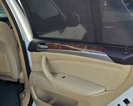 Белый БМВ Х5, объемом двигателя 3 л и пробегом 347 тыс. км за 17000 $, фото 14 на Automoto.ua