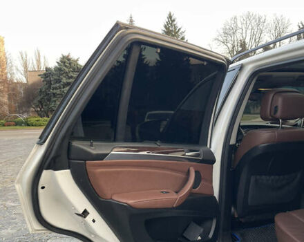 Белый БМВ Х5, объемом двигателя 2.98 л и пробегом 238 тыс. км за 13800 $, фото 12 на Automoto.ua