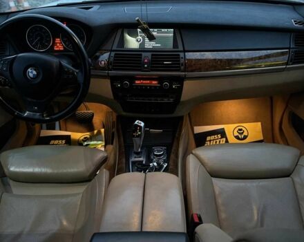 Белый БМВ Х5, объемом двигателя 3 л и пробегом 325 тыс. км за 13700 $, фото 10 на Automoto.ua