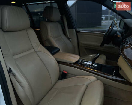 Белый БМВ Х5, объемом двигателя 3 л и пробегом 325 тыс. км за 13700 $, фото 22 на Automoto.ua