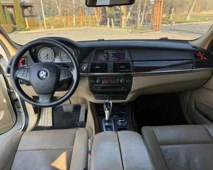 Белый БМВ Х5, объемом двигателя 3 л и пробегом 294 тыс. км за 15200 $, фото 6 на Automoto.ua