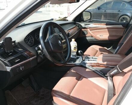 Белый БМВ Х5, объемом двигателя 3 л и пробегом 215 тыс. км за 12800 $, фото 2 на Automoto.ua