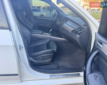 Белый БМВ Х5, объемом двигателя 3 л и пробегом 234 тыс. км за 15800 $, фото 45 на Automoto.ua