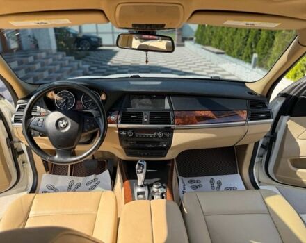 Белый БМВ Х5, объемом двигателя 3 л и пробегом 220 тыс. км за 12500 $, фото 12 на Automoto.ua