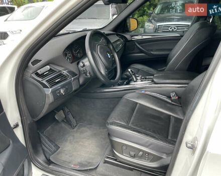 Белый БМВ Х5, объемом двигателя 2.98 л и пробегом 226 тыс. км за 14000 $, фото 4 на Automoto.ua