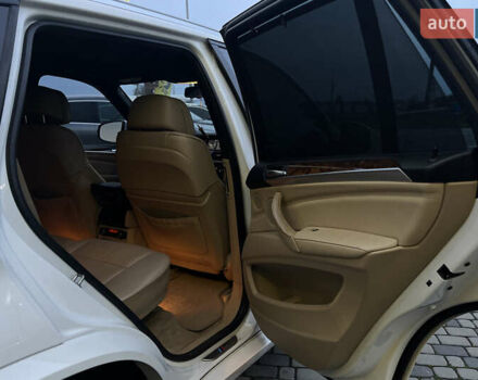 Белый БМВ Х5, объемом двигателя 3 л и пробегом 325 тыс. км за 13700 $, фото 25 на Automoto.ua