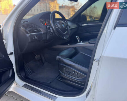 Белый БМВ Х5, объемом двигателя 3 л и пробегом 234 тыс. км за 15800 $, фото 47 на Automoto.ua