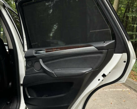 Белый БМВ Х5, объемом двигателя 3 л и пробегом 251 тыс. км за 17800 $, фото 47 на Automoto.ua