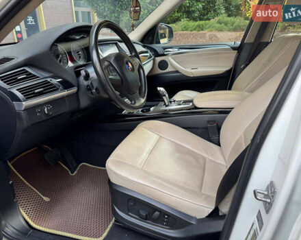 Білий БМВ Х5, об'ємом двигуна 3 л та пробігом 200 тис. км за 13900 $, фото 14 на Automoto.ua