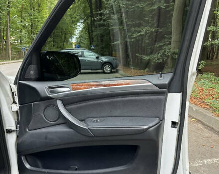 Белый БМВ Х5, объемом двигателя 3 л и пробегом 251 тыс. км за 17800 $, фото 46 на Automoto.ua